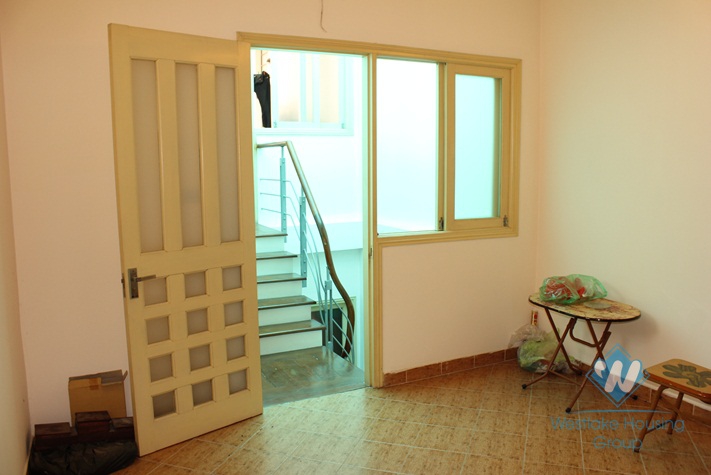 House for rent in Nghi Tam village, Tay Ho, Ha Noi